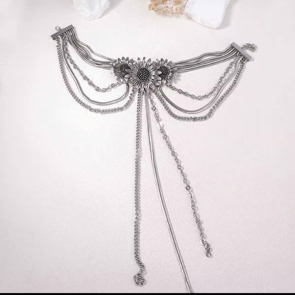 Vintage-Inspired Layered Sunflower Choker Necklace – Statement Piece - Picture 5 of 14